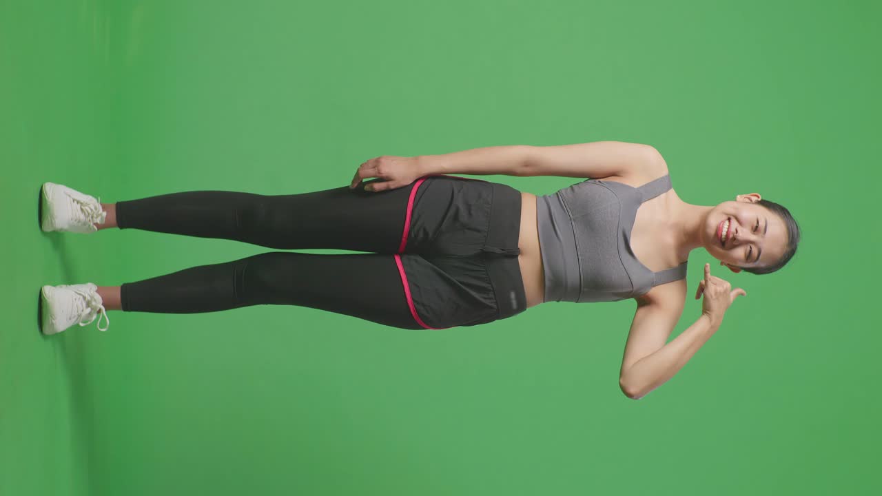 женщина в спортивной одежде