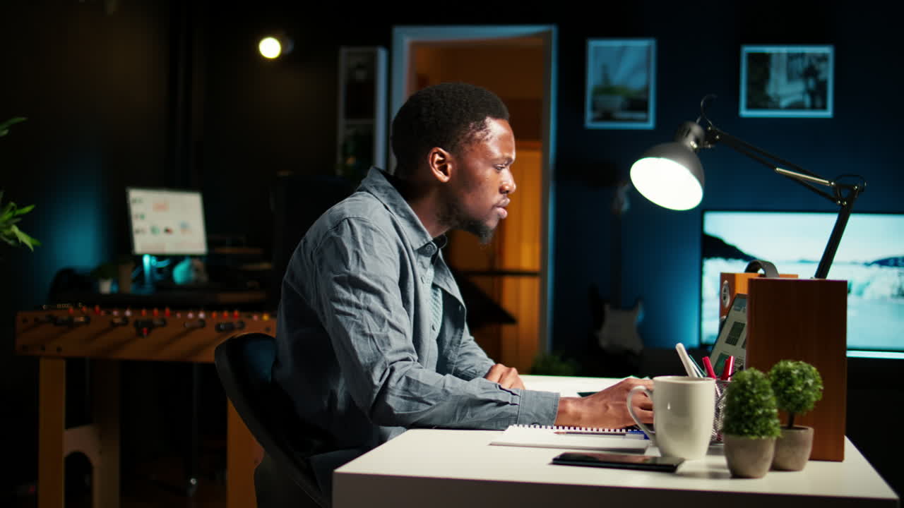 Expert in finance reads funding distribution details from records