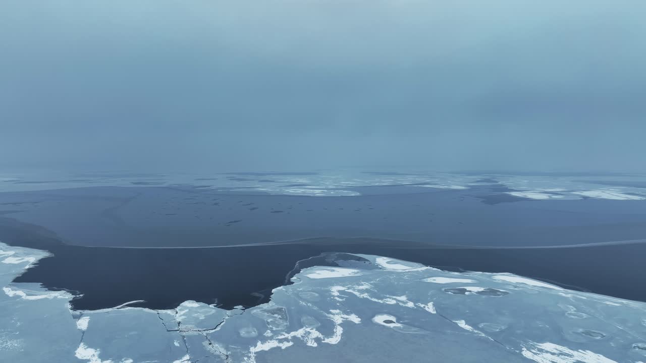 панорамный вид на большое озеро