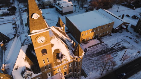 Historic-Washington-County-Courthouse-covered-in-snow-in-Fayetteville,-Arkansas