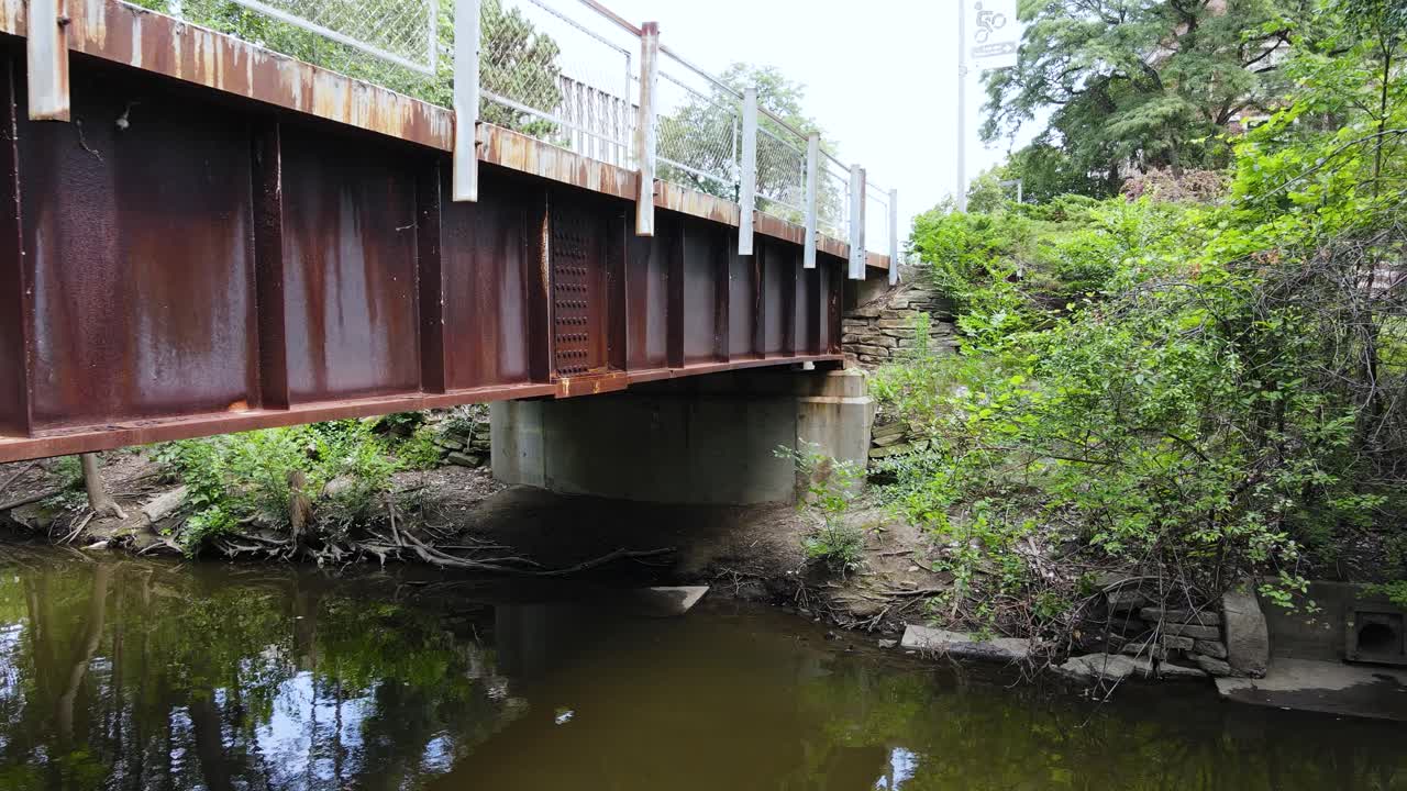 이스트랜싱, 미