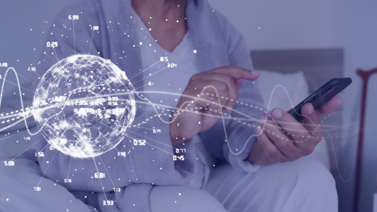 animación de conexiones y procesamiento de datos sobre mujeres caucásicas mayores que usan teléfonos inteligentes