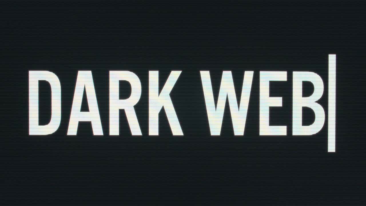 primer plano de la web oscura que se escribe en un monitor de computadora antiguo con el cursor parpadeante