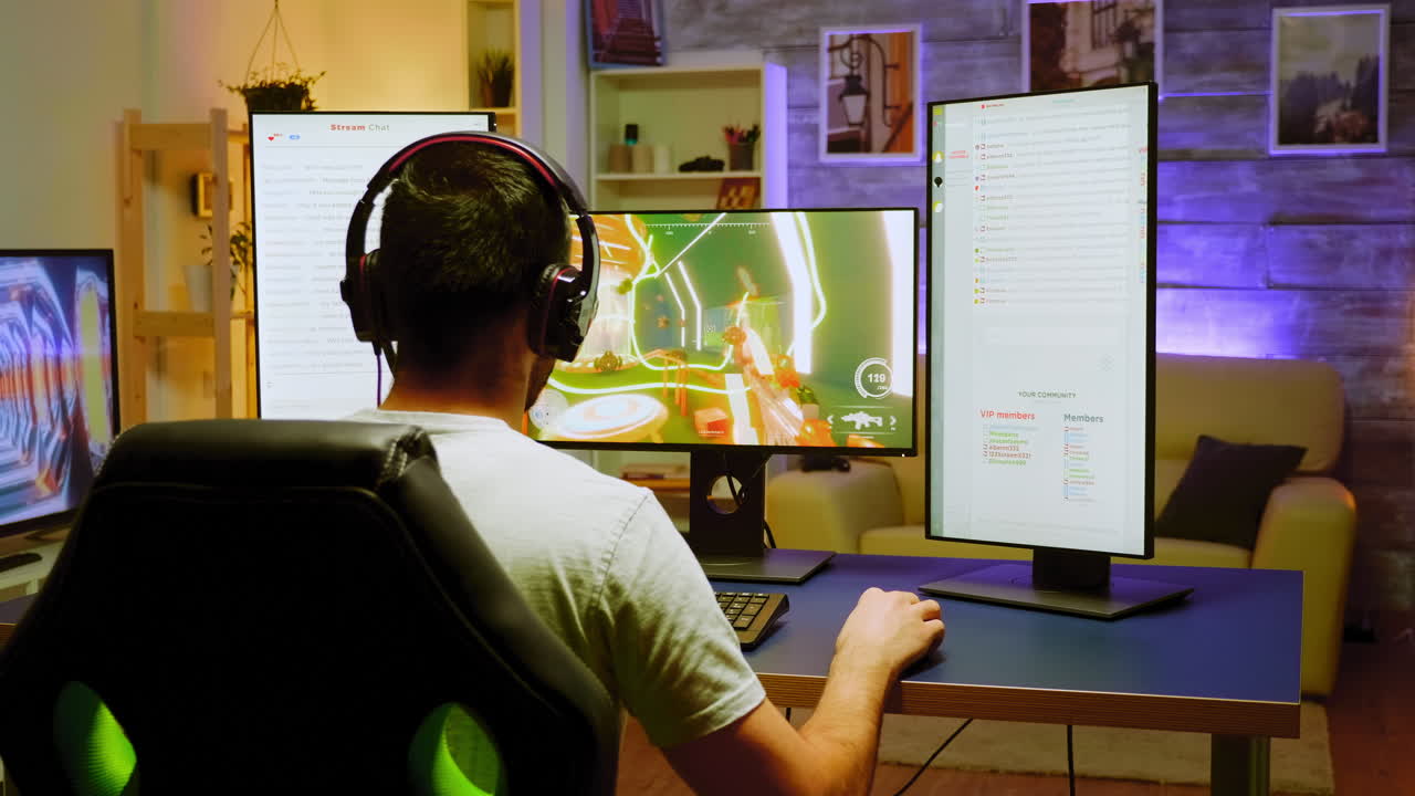 헤드폰 을 착용 한 백인 남자 가 슈팅 게임 을 하고 있다