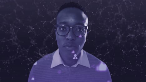 iconos digitales y una red de conexiones contra el hombre de gafas