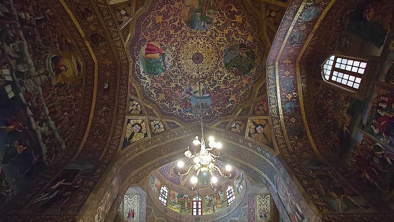 Teto e Cúpula Ricamente Pintados da Catedral de Vank em Isfahan