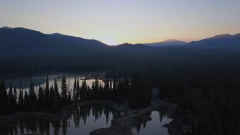 Amanecer-En-El-Lago-De-Chispas-De-Oregon