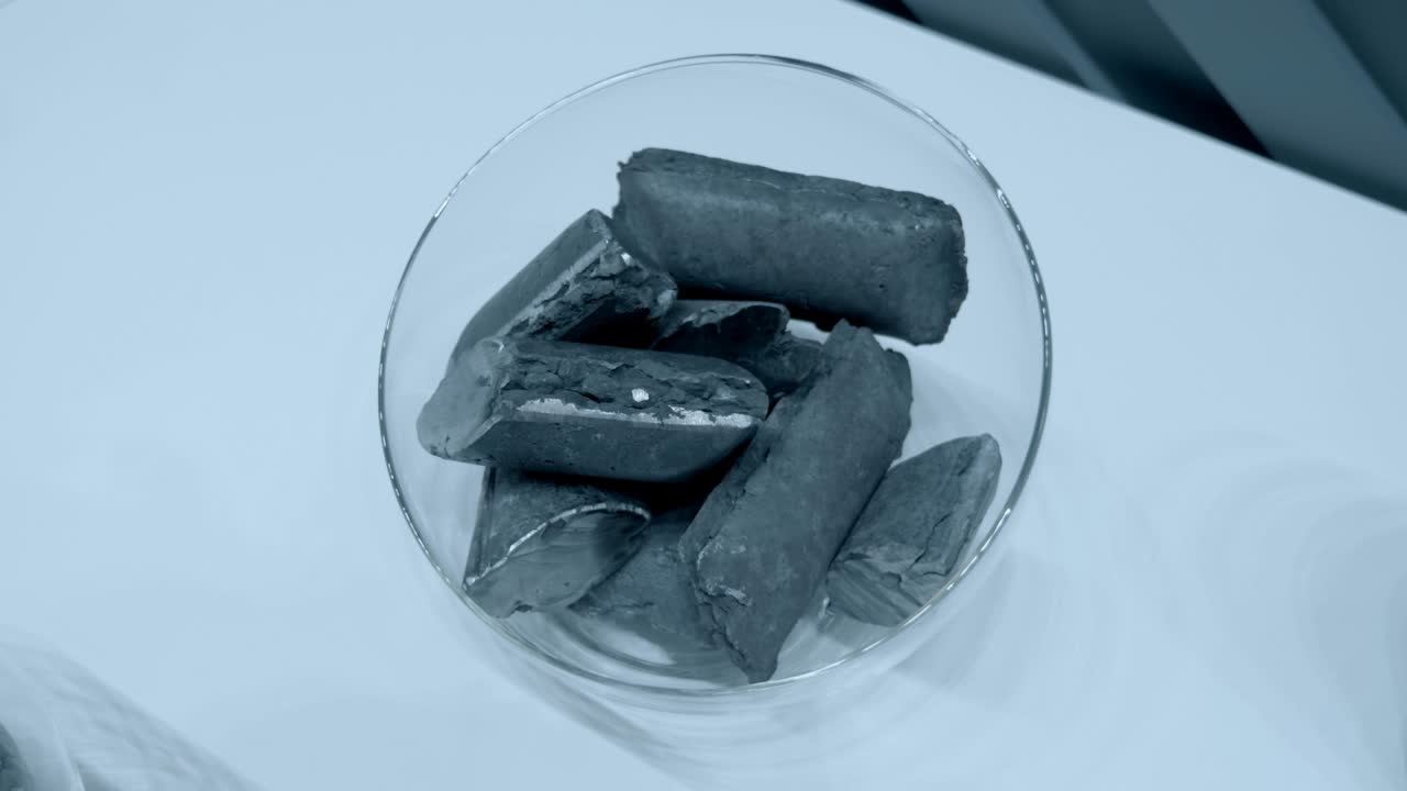 출발 재료로 사용되는 철제 금속공학의 금속 공백