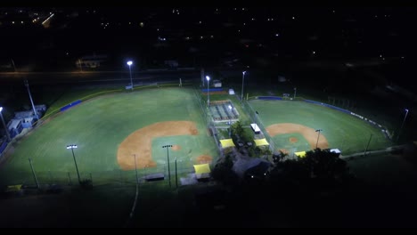 Una-Foto-Nocturna-De-Un-Parque-De-Béisbol