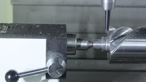 máquina de fresado cnc para metalurgia. corte de metal tecnología de procesamiento moderna.
