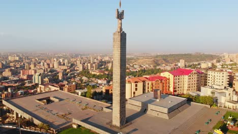 panorámica aérea estática amplia del centro de la ciudad de yerevan