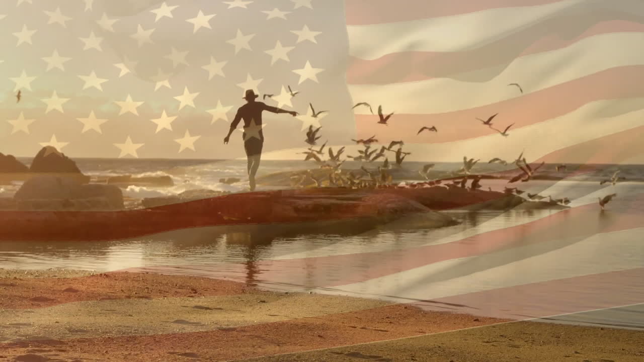 animación de la bandera de américa sobre hombre caucásico con sombrero corriendo sobre rocas con pájaros en la playa del atardecer