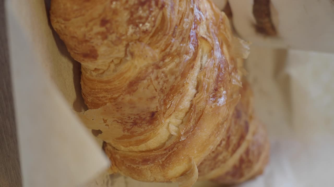 Primo piano di un croissant
