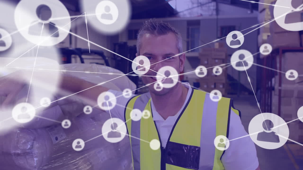 animación de una red de iconos de perfil contra un trabajador caucásico sonriendo en un almacén.