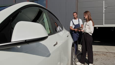 carga y mantenimiento de automóviles eléctricos