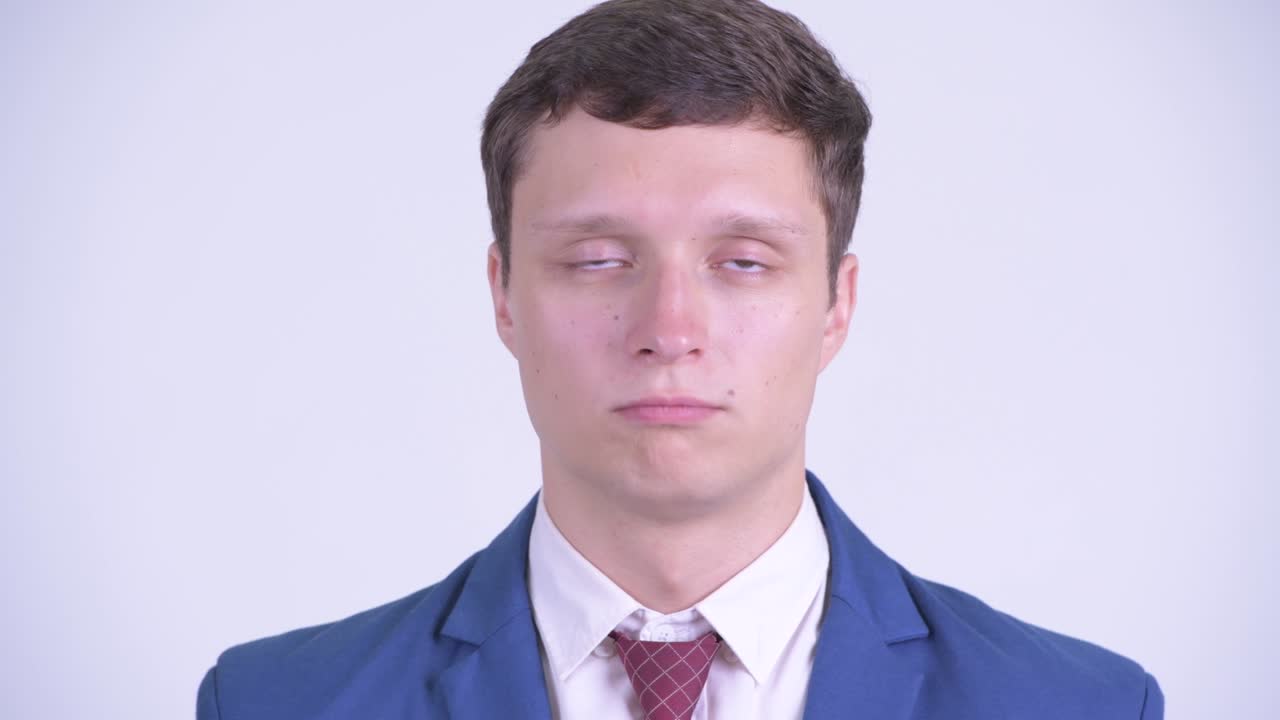 슈트 입은 잘생긴 젊은 사업가