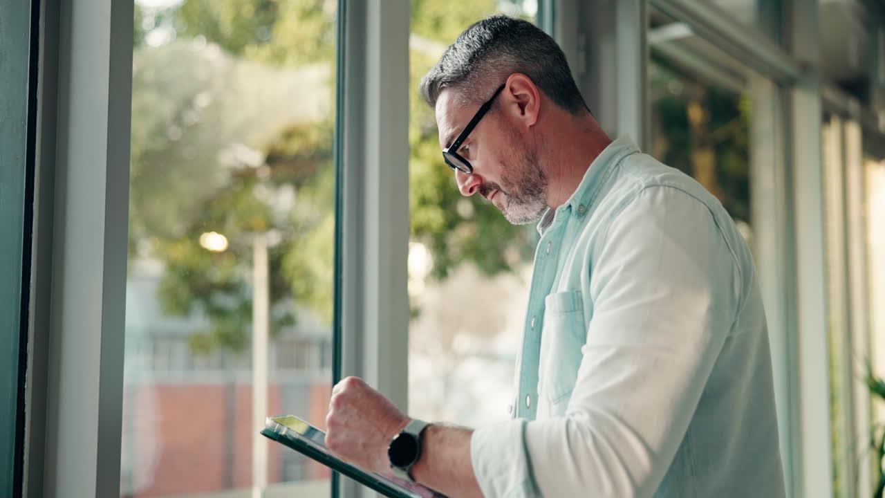 Man using tablet in office