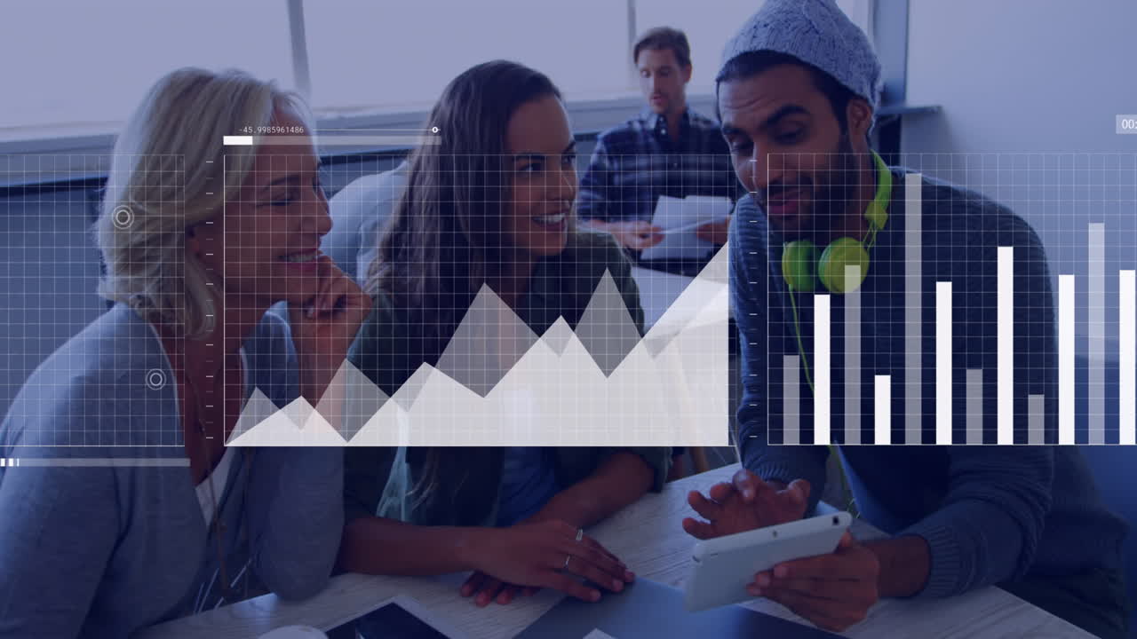animación del procesamiento de datos financieros en diversos grupos de empresarios