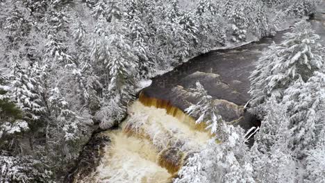 Antena-De-Invierno-Del-Parque-Estatal-De-Tahquamenon-Falls