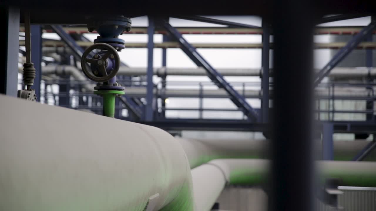 산업용 파이프 라인 및 브 선택적 초점, 흐릿한 배경, 인프라