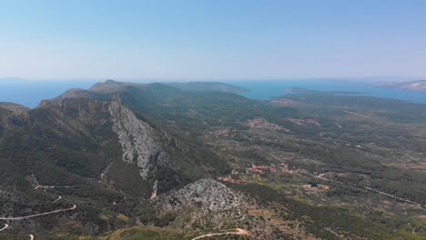 Paisaje-Natural-De-Montaña-De-La-Isla-De-Croacia---Costa-Del-Mar-Adriático