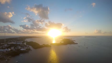 Luftaufnahmen-Eines-Sonnenuntergangs-über-Islamorada