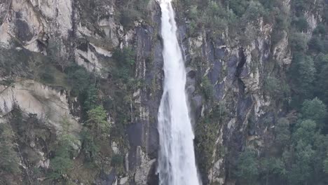 Rushing-Foroglio-Falls-Amidst-Tessin's-Greenery,-Switzerland