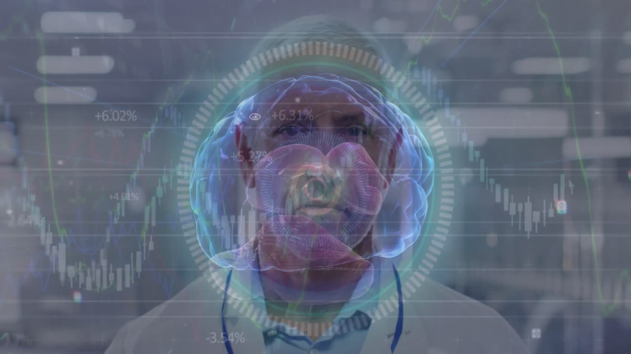 globo giratorio y procesamiento de datos financieros sobre caucásico médico masculino de alto nivel sonriendo en el hospital