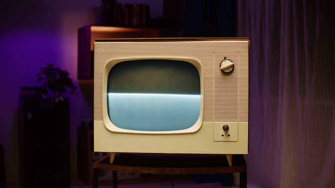 La televisione d'epoca in un soggiorno