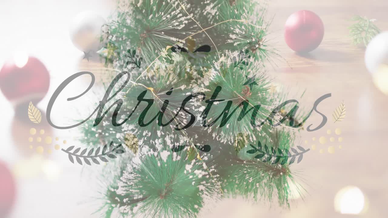 animación de felicitaciones de navidad texto sobre árbol de navidad y decoraciones