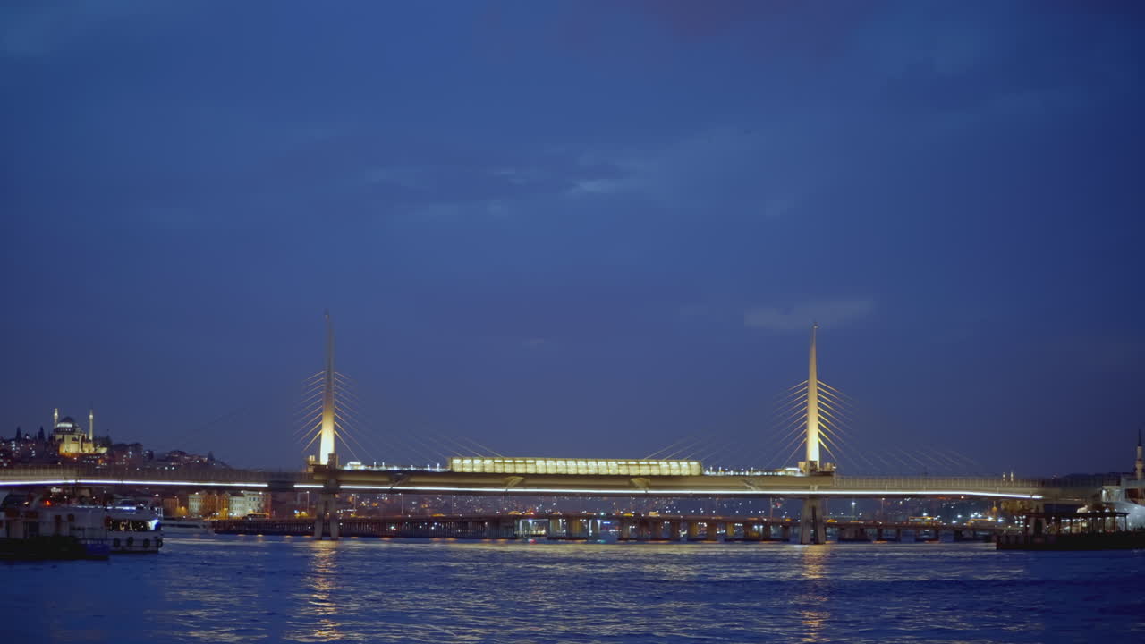 밤에 이스탄불 다리