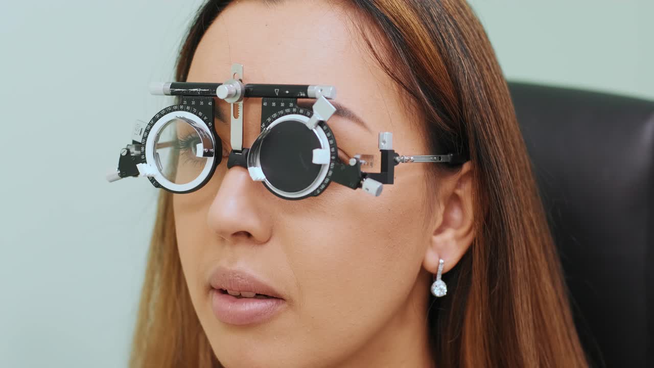 consulta con un oftalmólogo. equipo médico. coreometría. examen de un ophthalmologist profesional