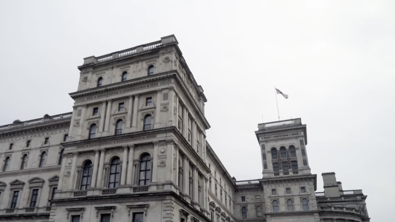 exterior de un edificio del gobierno británico