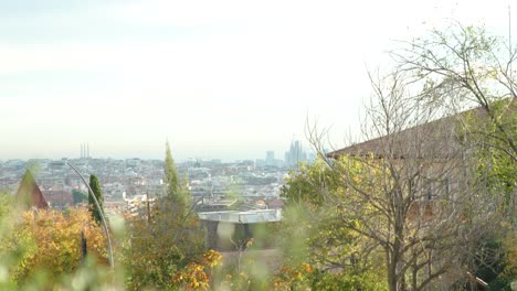 Horizonte-De-Barcelona-Desde-Un-Suburbio-Con-Vistas-A-La-Ciudad