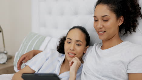 Couple-of-friends,-relax-and-bed-on-tablet