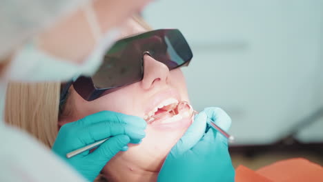 dental examination with vr glasses