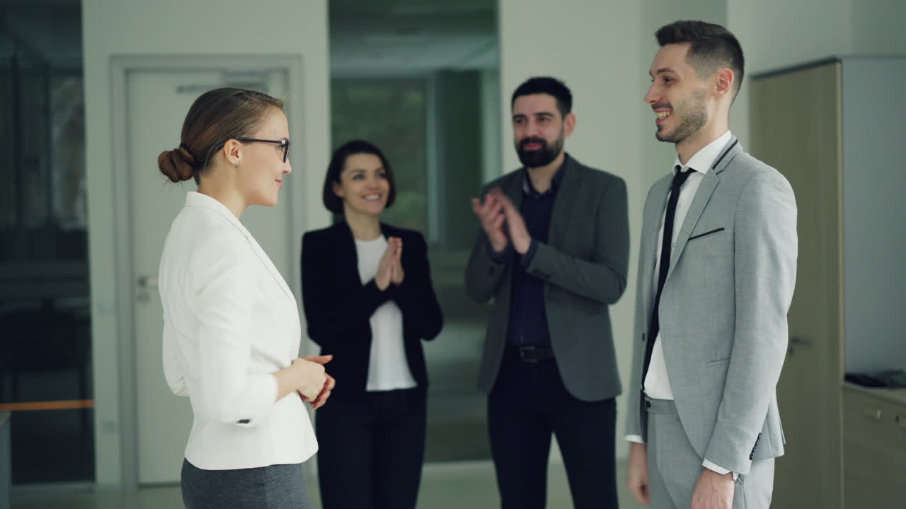 reunión de negocios y apretón de manos