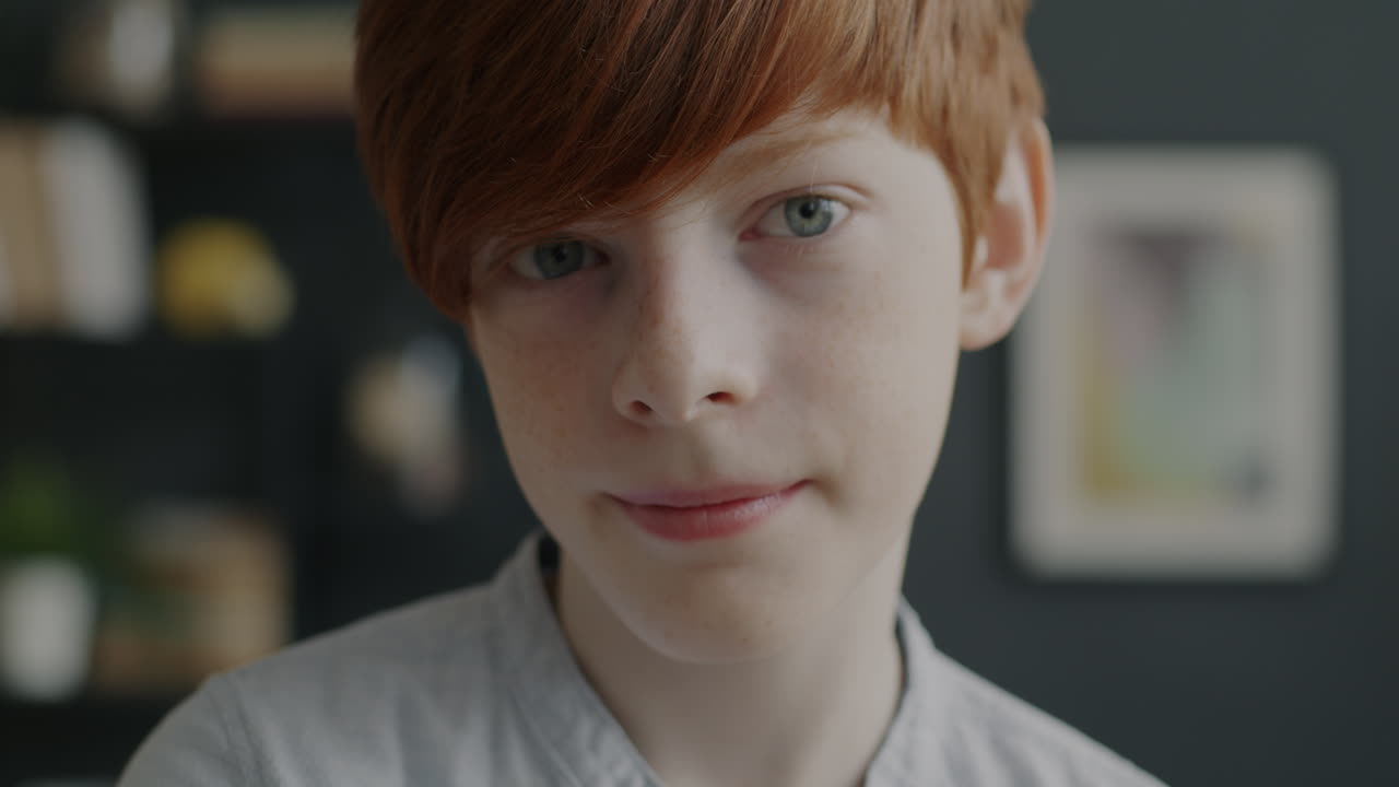 портрет мальчика вблизи