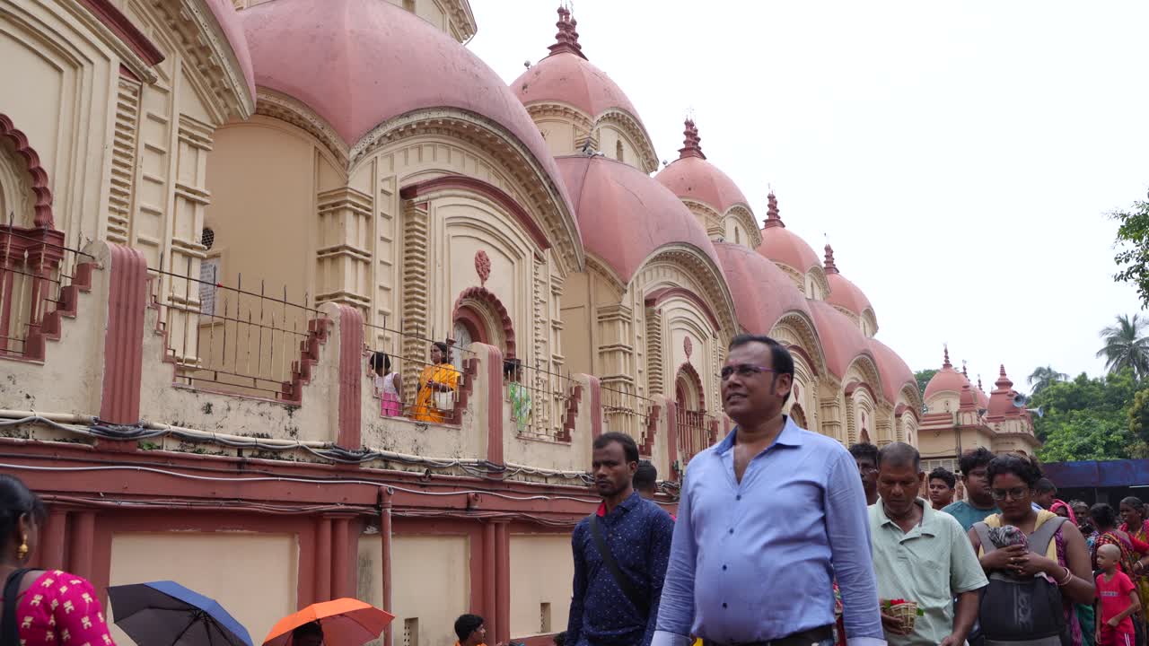 Dakshineswar temple is one of the famous Hindu temple in Kolkata.
