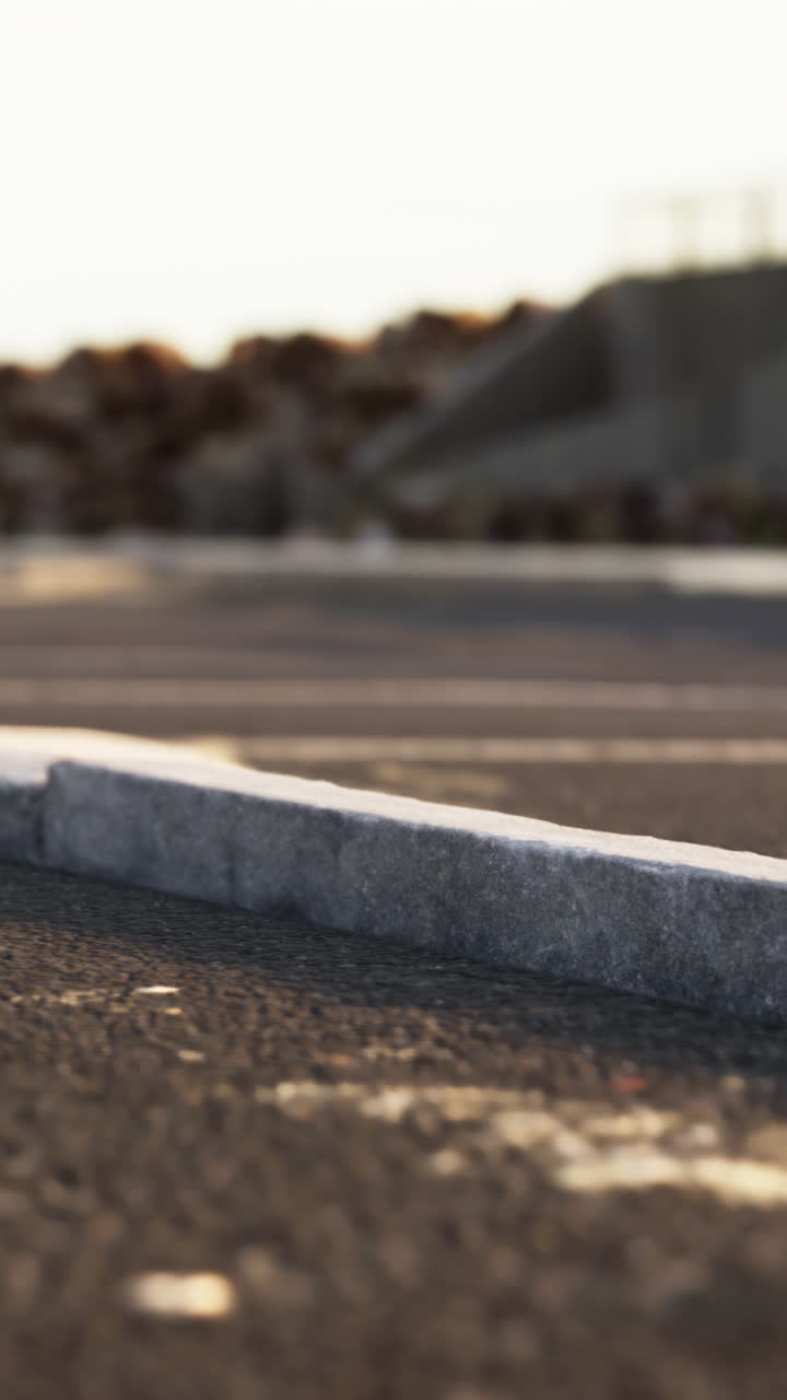 primer plano de una acera con un fondo borroso