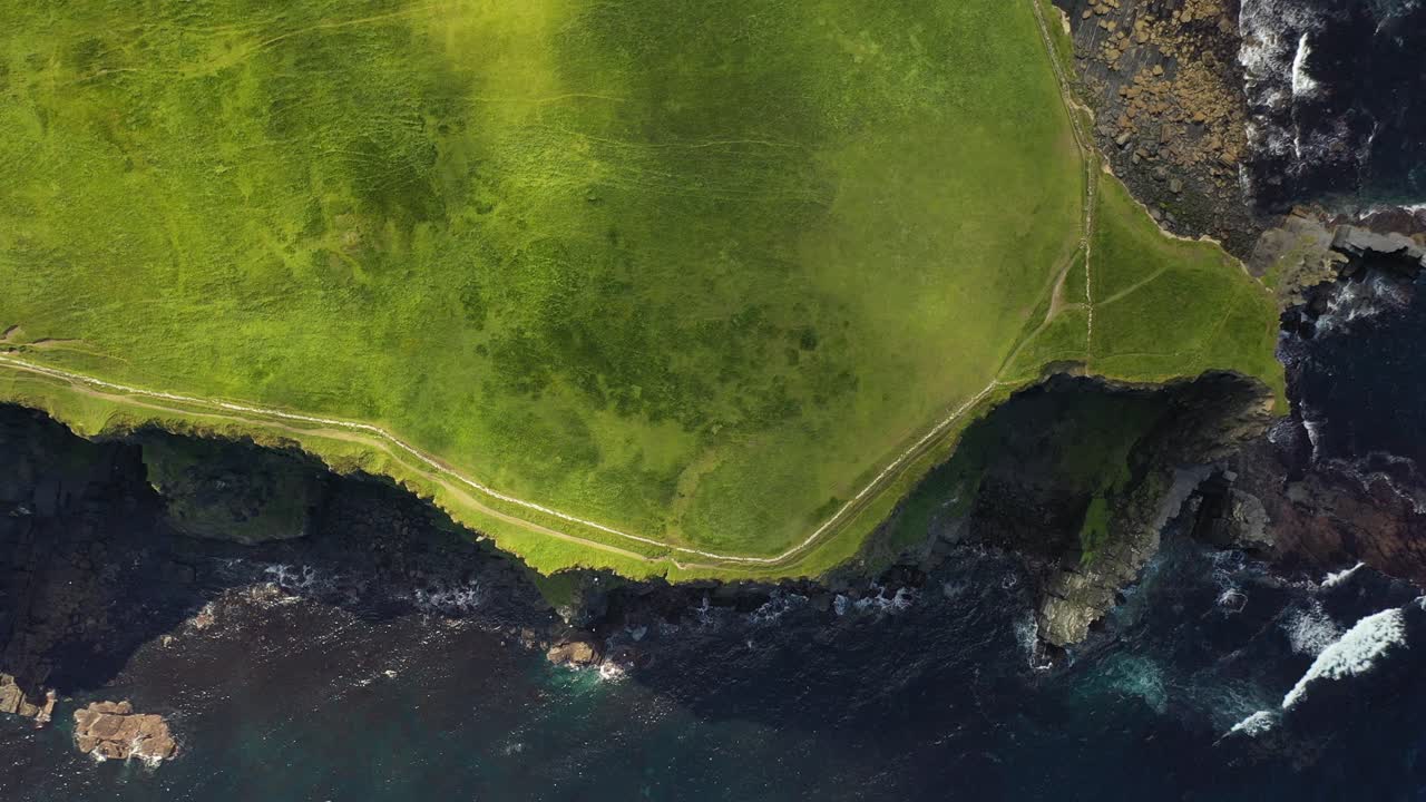 moher 가장자리의 절벽, 조류 및 해안 산책로, 아일랜드, 조감도