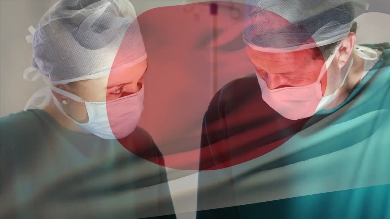 animación de la bandera de japón sobre los médicos caucásicos hablando