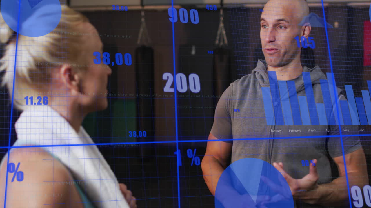 animación de procesamiento de datos financieros sobre pareja caucásica hablando en el gimnasio