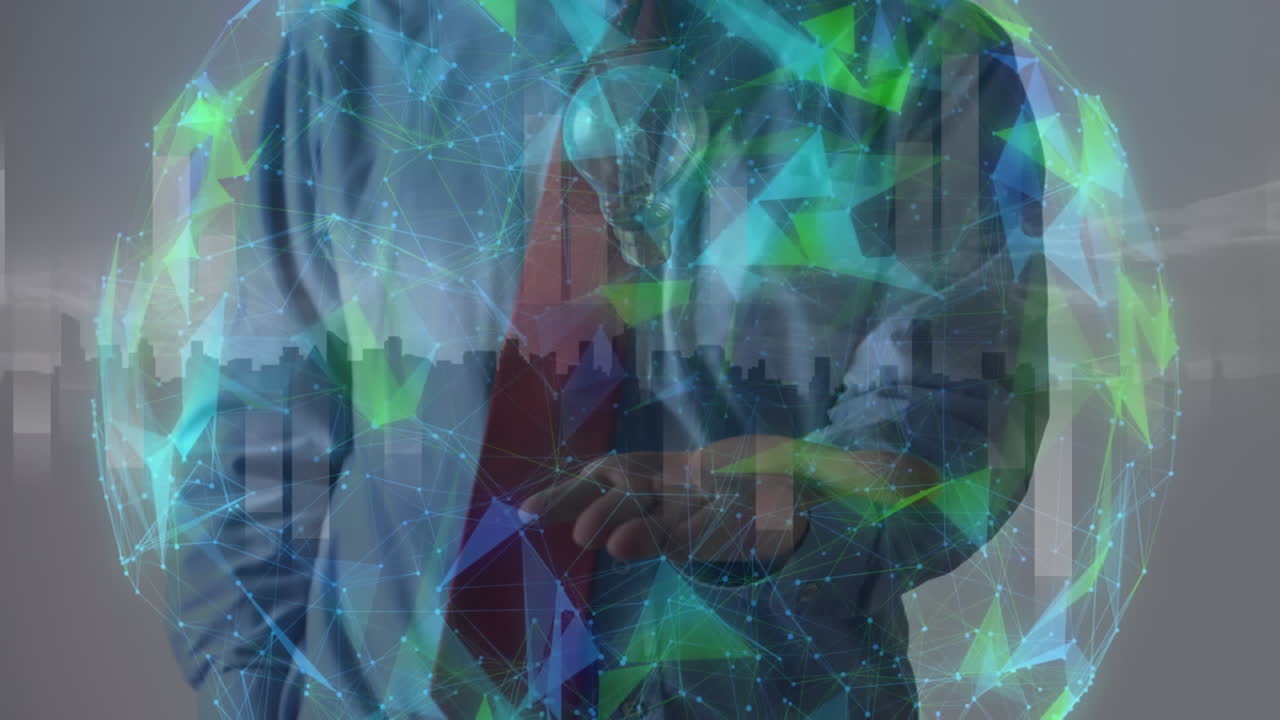 animación de un globo brillante girando sobre un hombre de negocios lanzando y atrapando una bombilla