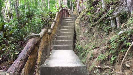 enorme escalera en la isla de bohol en filipinas