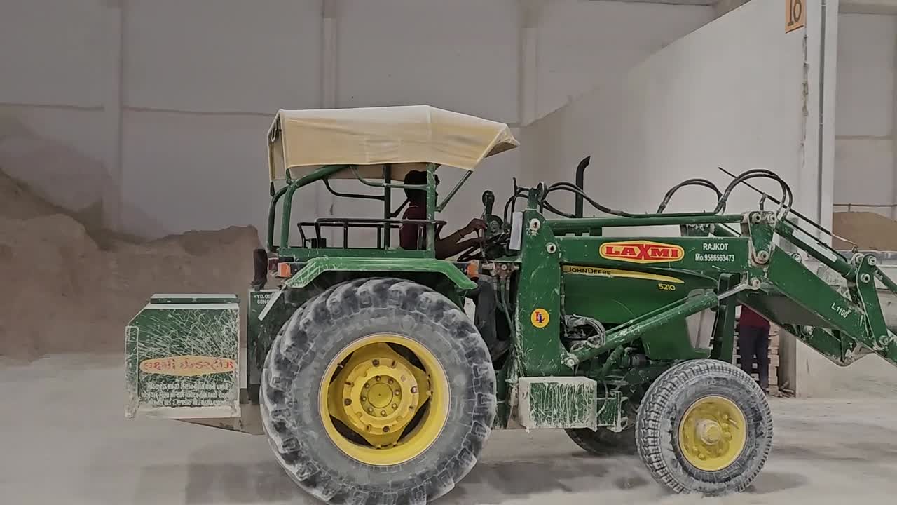 the heavy loader is mixing ceramic materials in the ceramic factory, high quality 4K shot