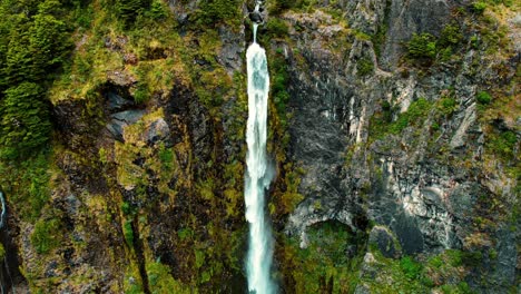 Neuseeland-drohnenantenne-Des-Teufelspunschwasserfalls,-Kamera-Schwebt