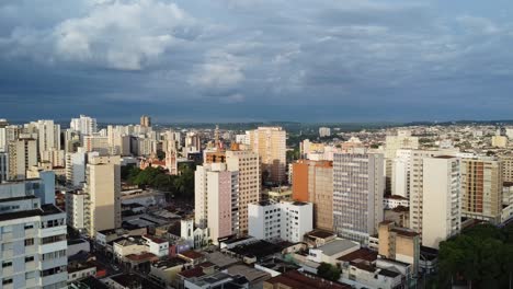 houses and buildings of ribeirão preto on a cloudy day