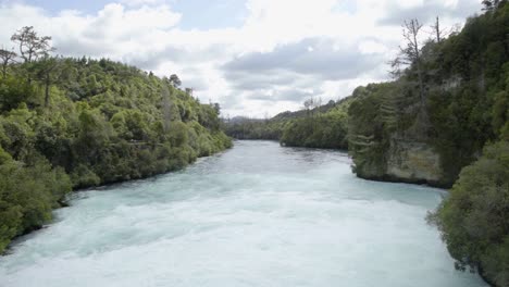 從huka<unk>布的末端俯<unk>waikato河的廣<unk>圖片