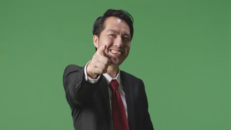 사업가 가리키고